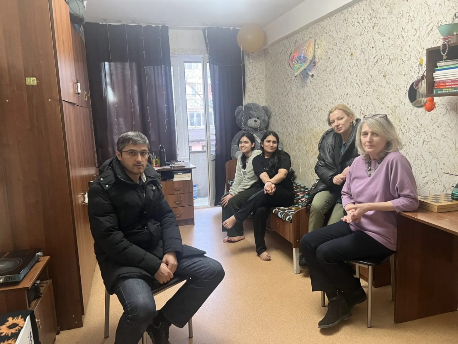 Миннац Дагестана провел беседу с иностранными студентами ДГМУ и ознакомились с условиями их проживания в студенческом общежитии